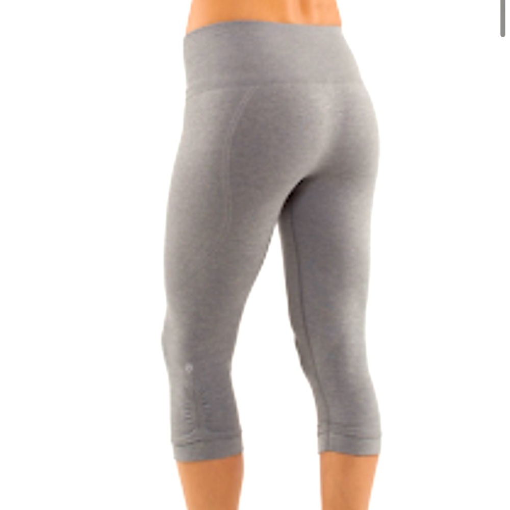 LULULEMON seamless grey capri leggings in excellent condition size small